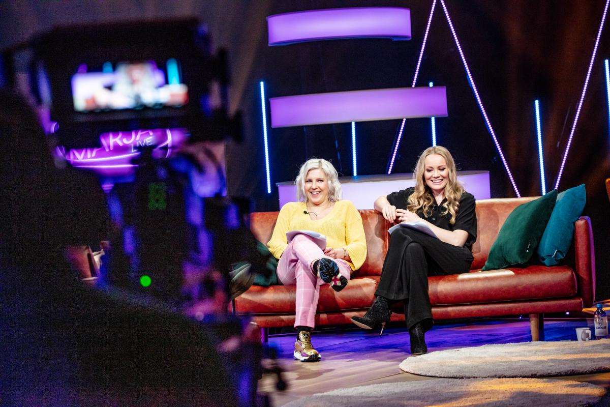Vappu Pimiä ja Marja Hintikka Vappu ja Marja Liven harjoituksissa MTV:n studiolla.